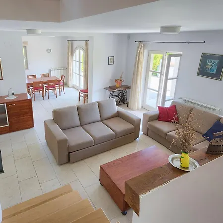 Azura By Interhome فيلة Marčana
